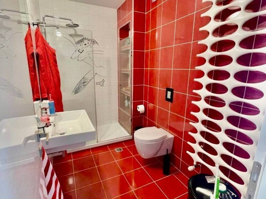 ANYPLACE MESITIKES YPERESIES