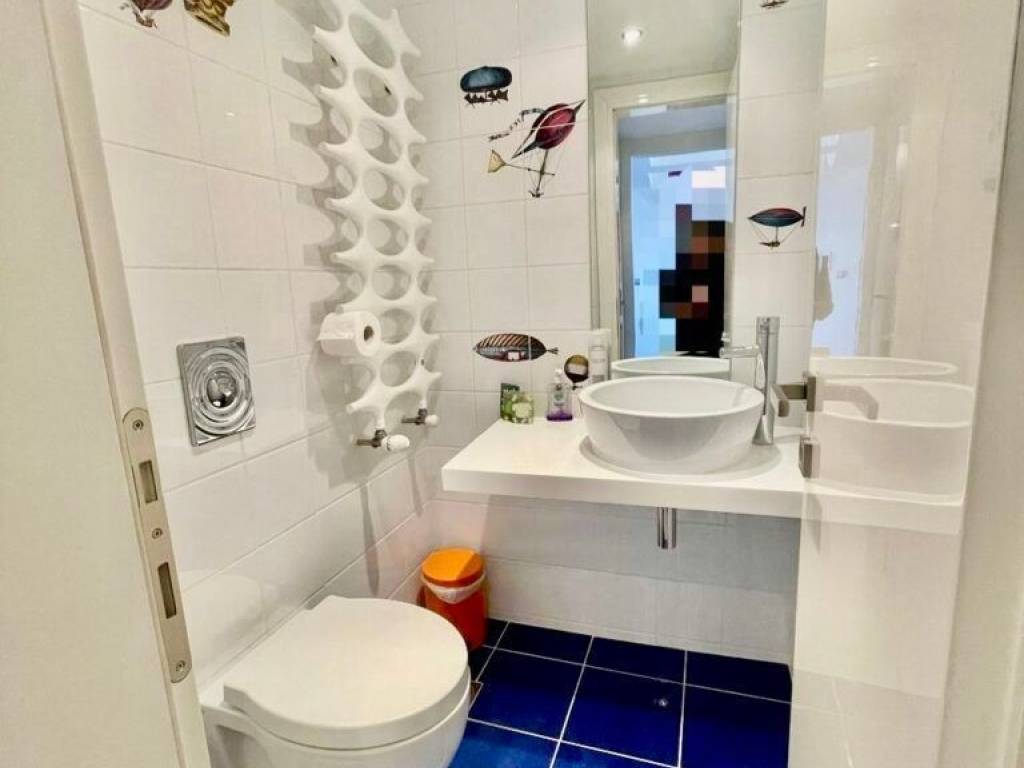 ANYPLACE MESITIKES YPERESIES