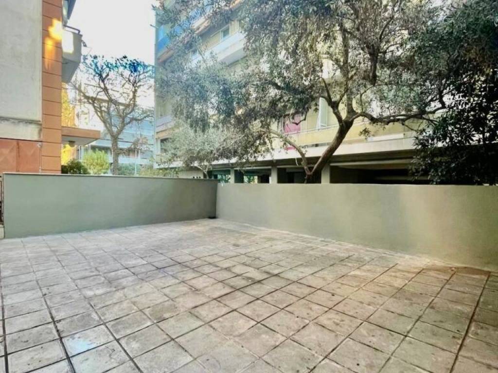 ANYPLACE MESITIKES YPERESIES