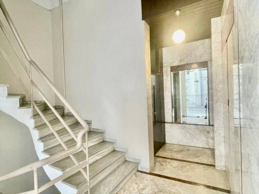 ANYPLACE MESITIKES YPERESIES