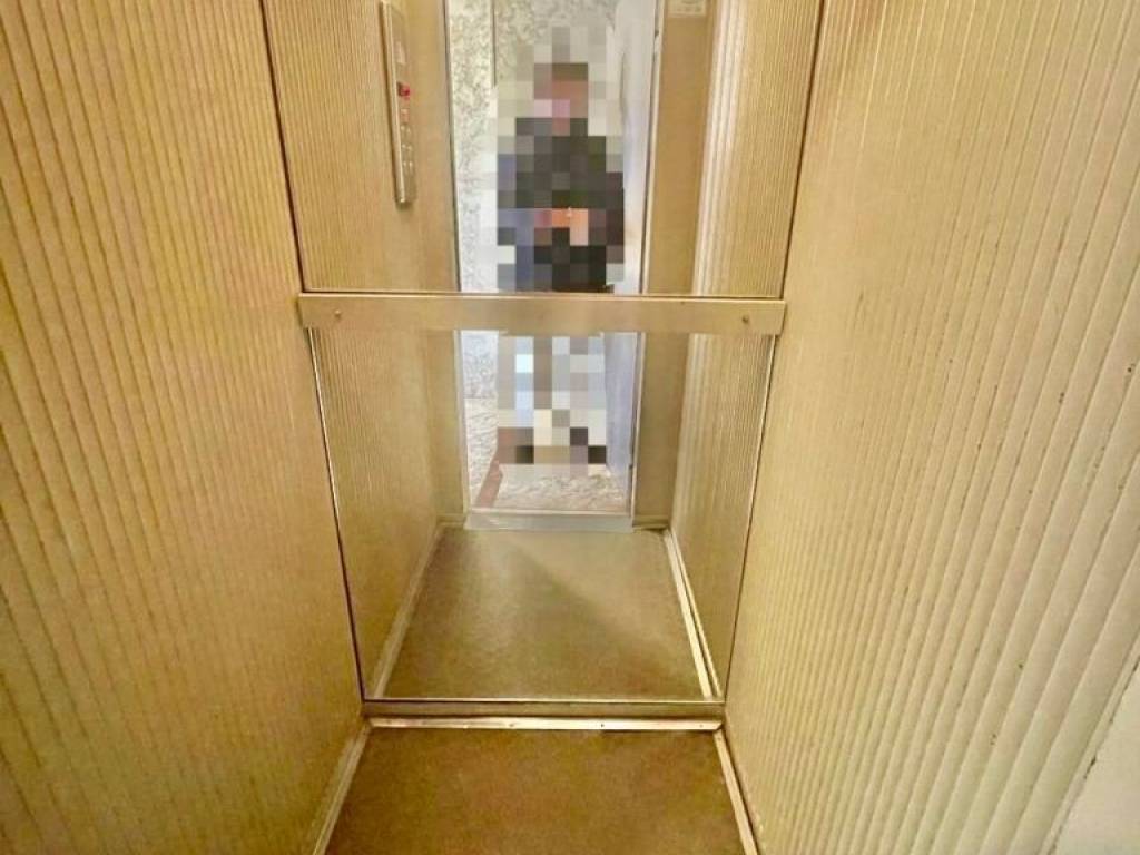 ANYPLACE MESITIKES YPERESIES