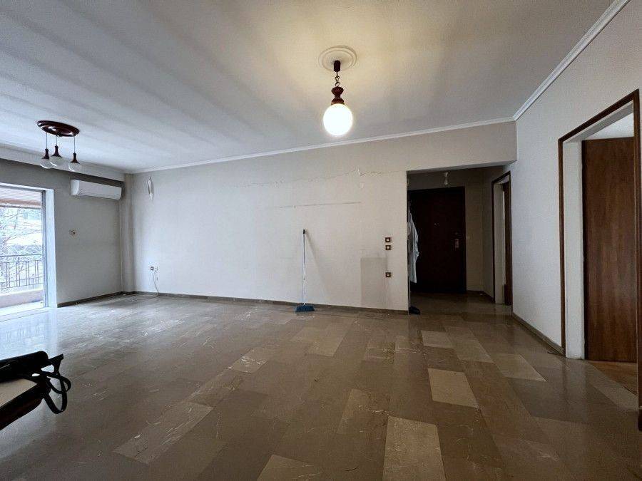 Το καθιστικό από το χολ των δωματίων.