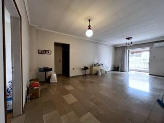 Το καθιστικό από την κουζίνα.