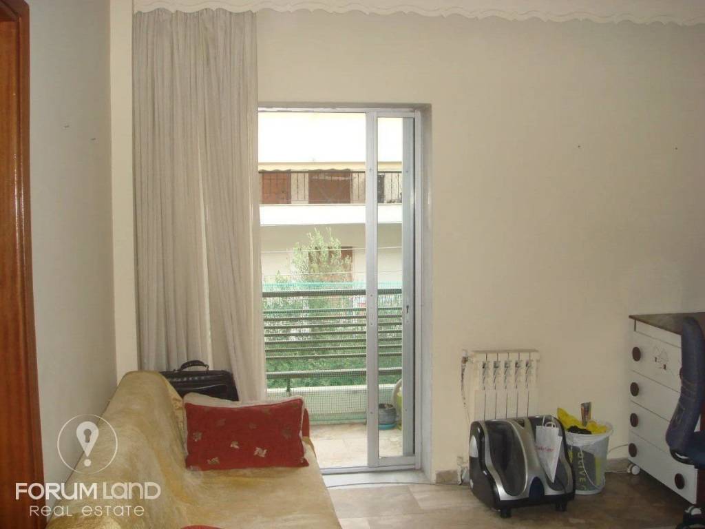 Forumland Real Estate, Δωμάτιο