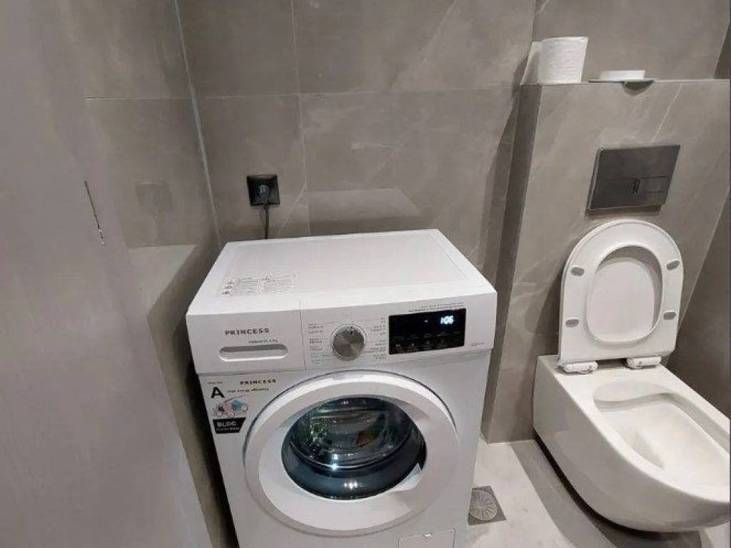 Forumland Real Estate, Μπάνιο