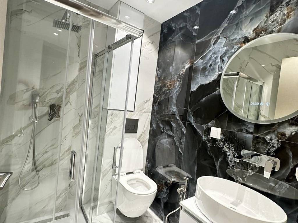 Forumland Real Estate, Μπάνιο