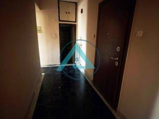 Χωλ - Πόρτα ασφαλείας