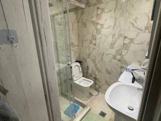 Forumland Real Estate, Μπάνιο