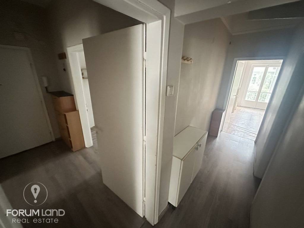 Forumland Real Estate, Σαλόνι