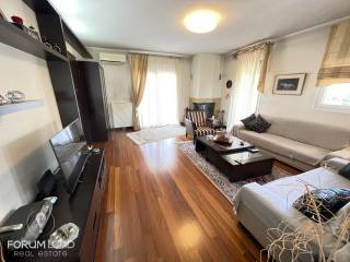 Forumland Real Estate, Σαλόνι με τζάκι