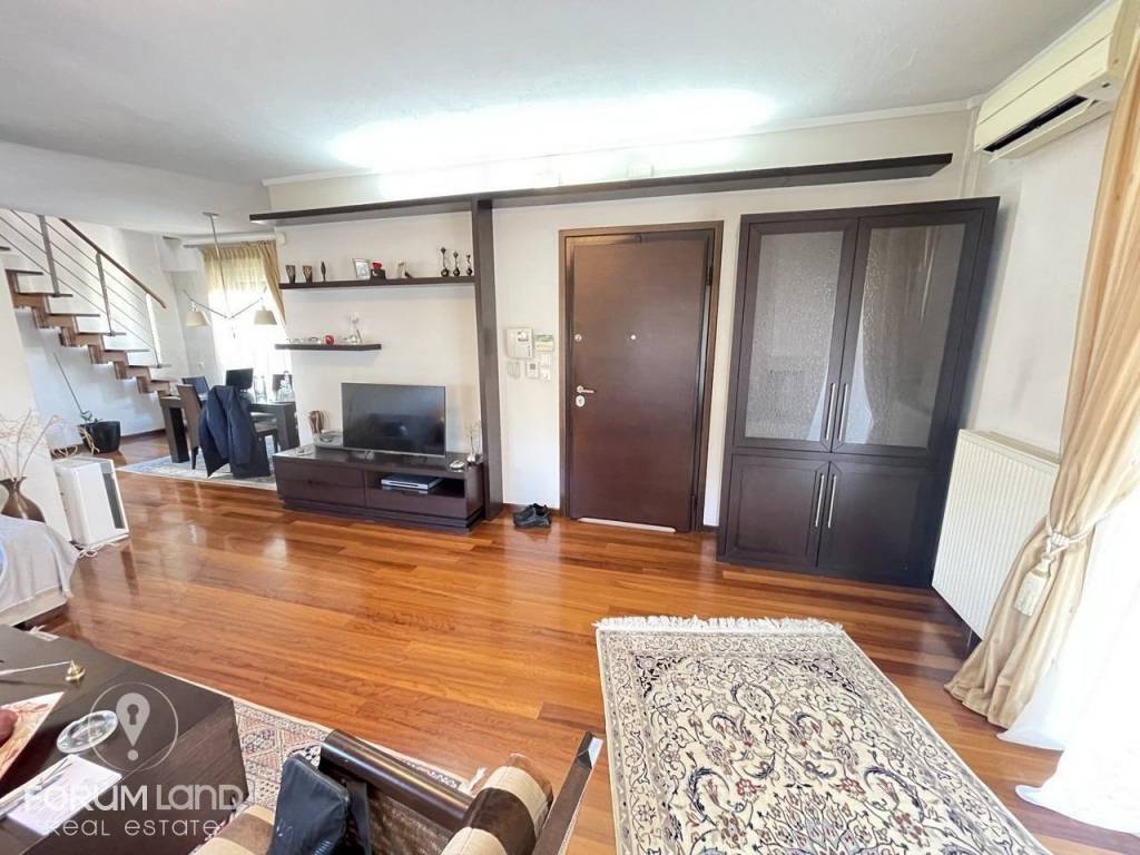 Forumland Real Estate, Σαλόνι με τζάκι