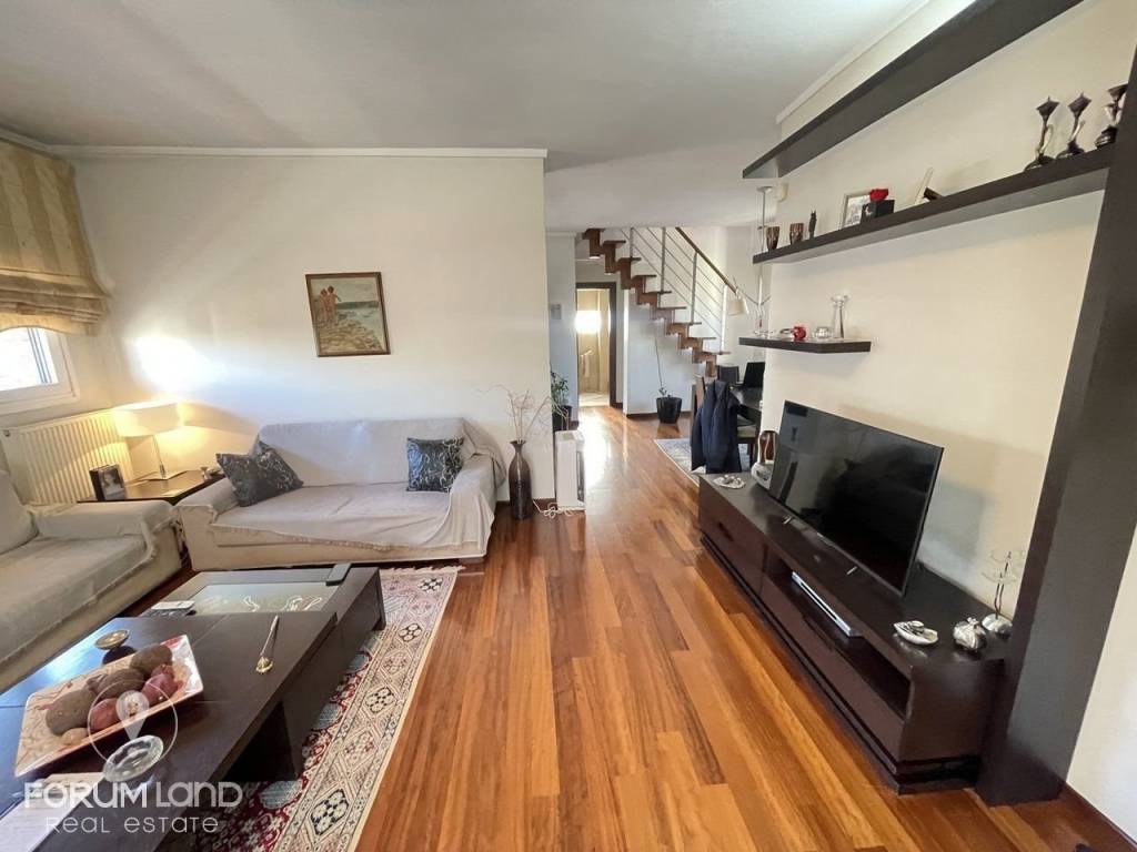 Forumland Real Estate, Σαλόνι με τζάκι