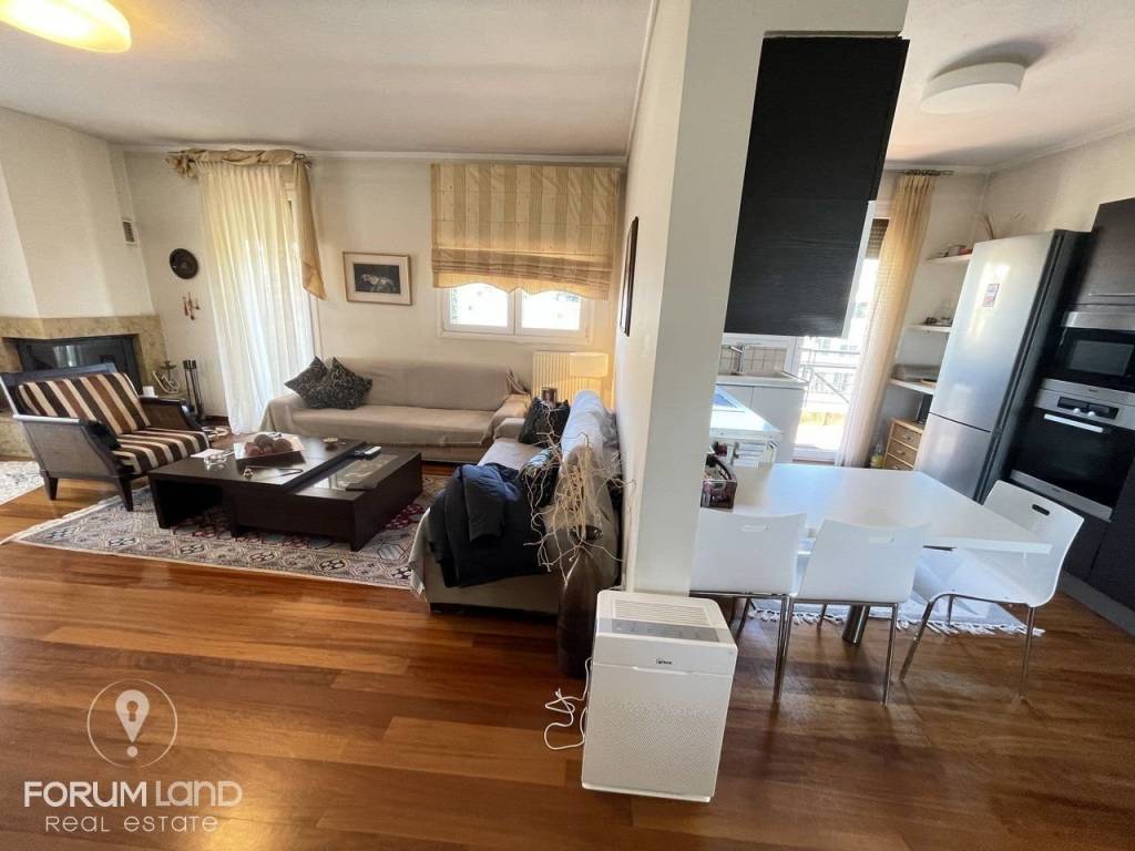 Forumland Real Estate, Σαλόνι με τζάκι