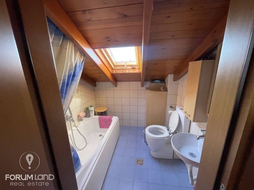 Forumland Real Estate, Μπάνιο