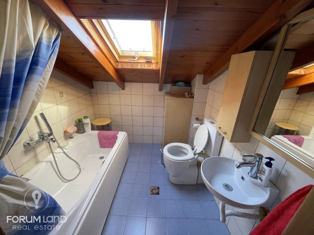 Forumland Real Estate, Μπάνιο