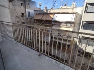 μπαλκόνι σε ακάλυπτο