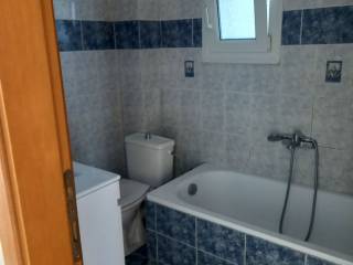 ΜΕΓΑΛΟ ΜΠΑΝΙΟ ΜΕ ΠΑΡΑΘΥΡΟ