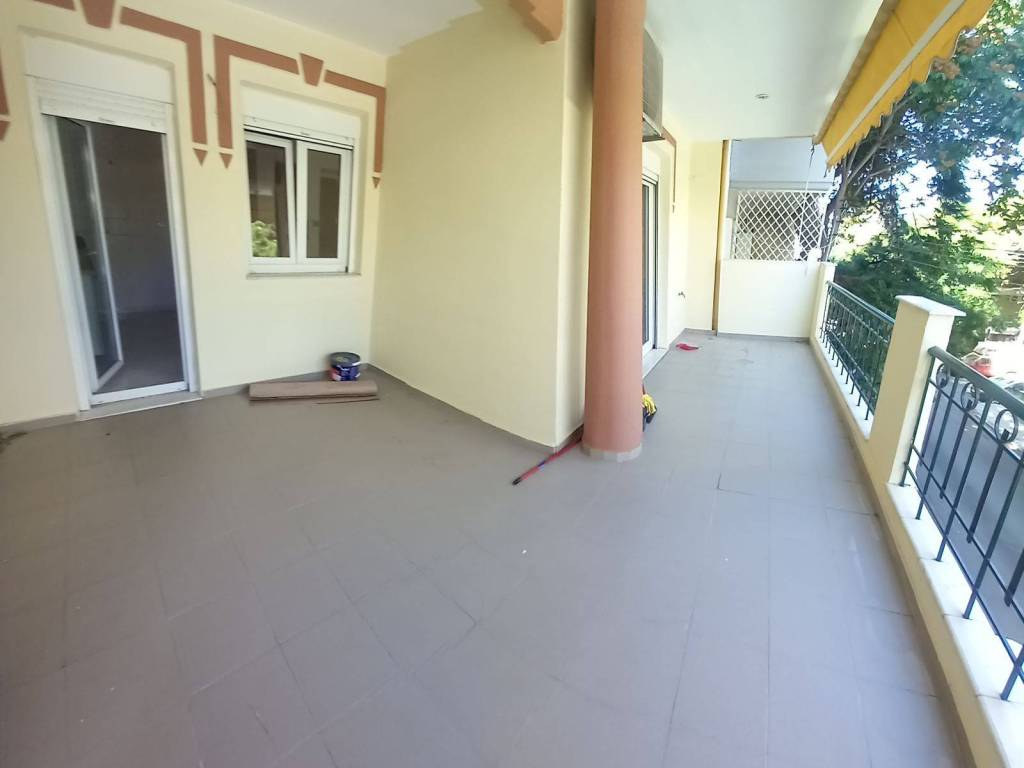 MPROSTINO MEGALO MPALKONI ME TENTA