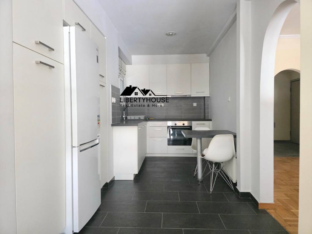 Koyzina me elektrikes syskeyes