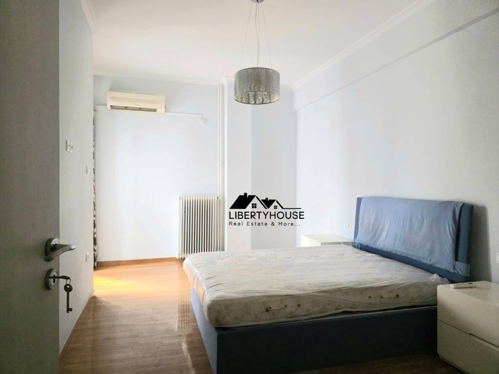 Ypnodomatio me mpalkoni