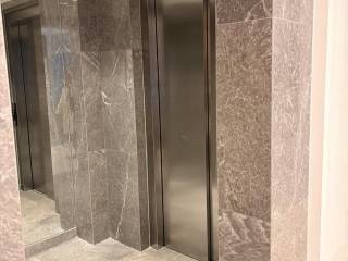 Forumland Real Estate, Ανελκυστήρας