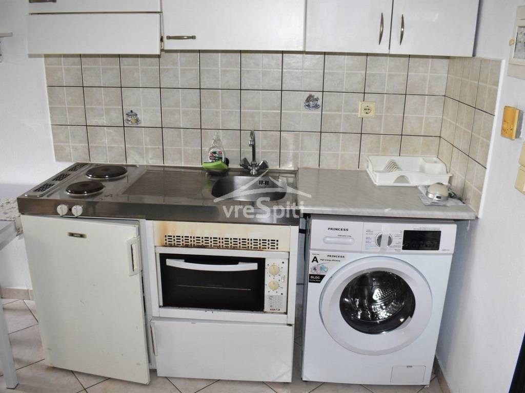 ΕΞΟΠΛΙΣΜΕΝΗ ΚΟΥΖΙΝΑ