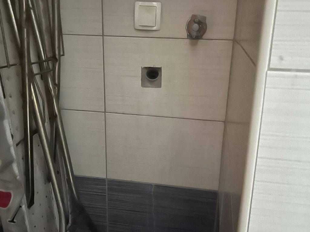 THese gia plynterio.