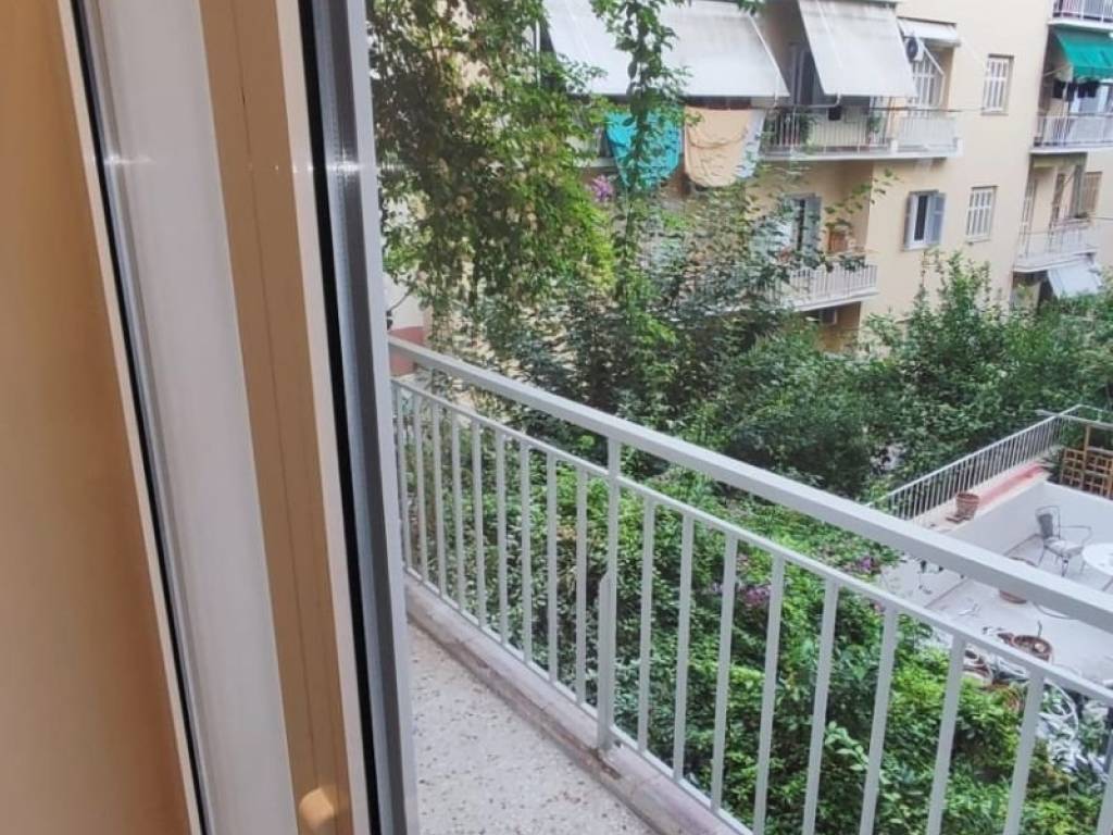 Θέα από μπαλκόνι