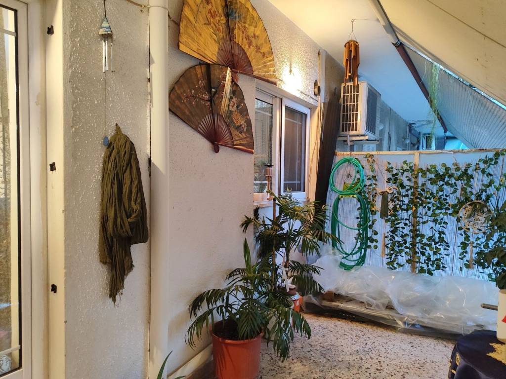 BERANTA APO TEN PLEYRA TES KOYZINAS