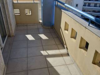 ΠΙΣΩ ΜΠΑΛΚΟΝΙ