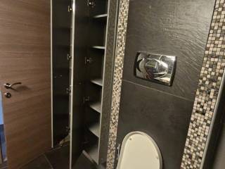 Forumland Real Estate, Μπάνιο