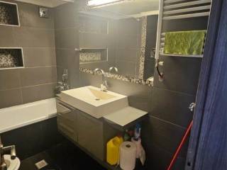 Forumland Real Estate, Μπάνιο