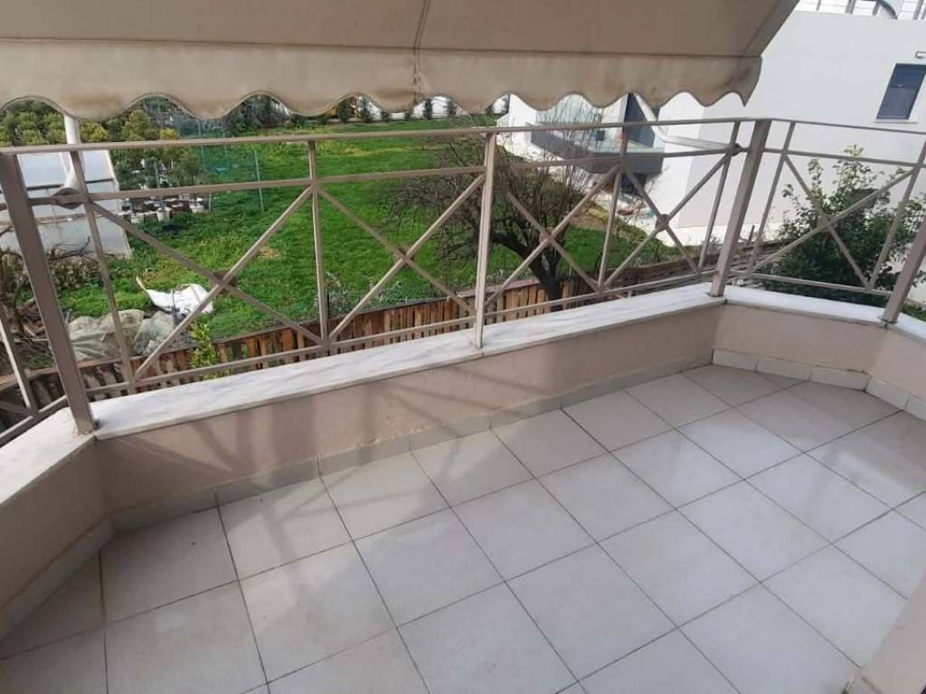 ΜΠΑΛΚΟΝΙ ΜΕ ΤΕΝΤΑ