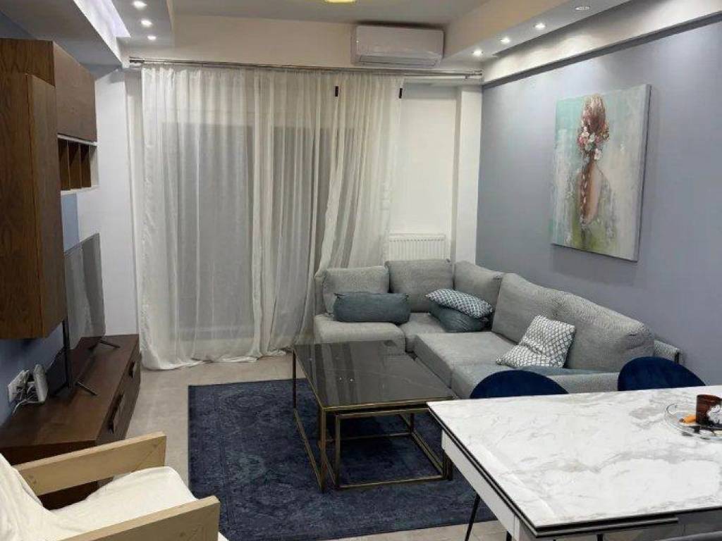 Forumland Real Estate, Σαλόνι