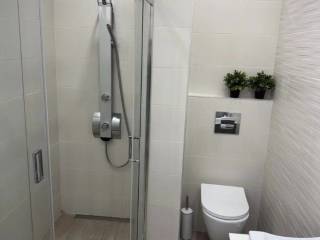 Forumland Real Estate, Μπάνιο