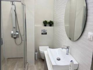 Forumland Real Estate, Μπάνιο