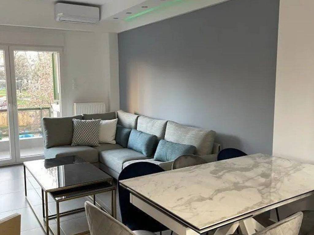 Forumland Real Estate, Σαλόνι