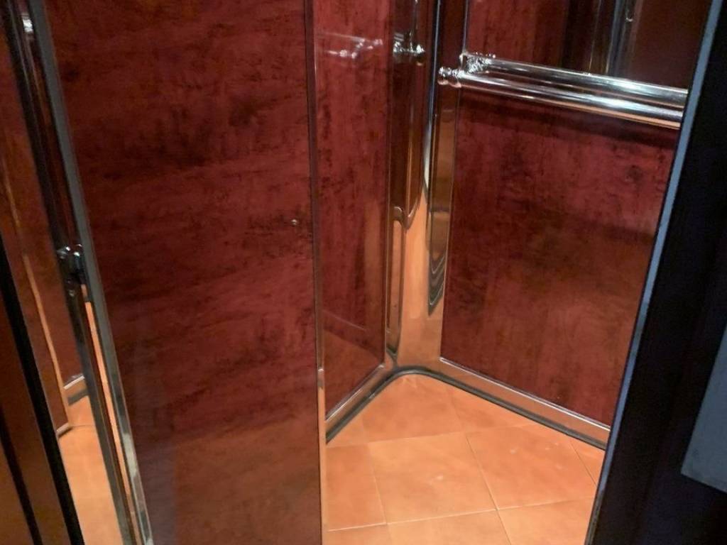 Forumland Real Estate, Ανελκυστήρας