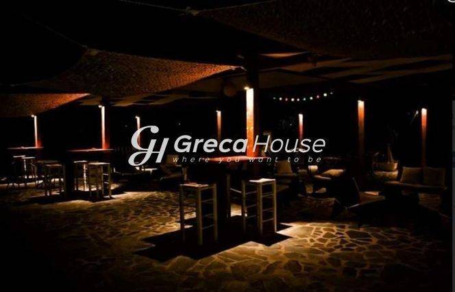 Poleitai Xenodocheio me Pisina, THea THalassa Eleia