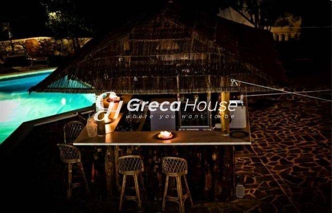 Poleitai Xenodocheio me Pisina, THea THalassa Eleia