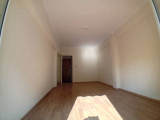 Mpainontas apo to mpalkoni stoi Saloni