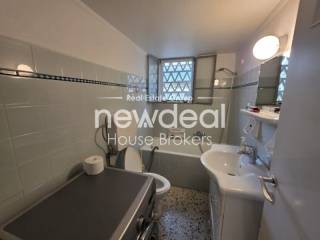 Μπάνιο,epiploeno-diamerisma-ano-kypseli-new-deal-house-broke