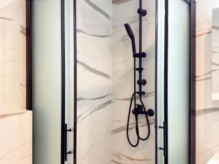 Forumland Real Estate, Μπάνιο