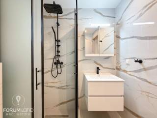 Forumland Real Estate, Μπάνιο