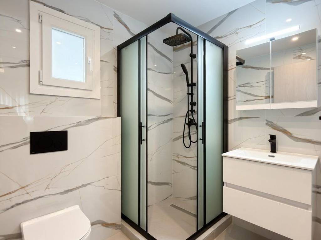 Forumland Real Estate, Μπάνιο