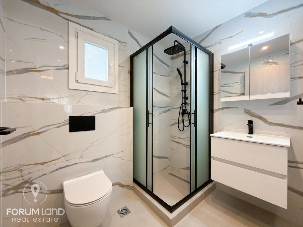 Forumland Real Estate, Μπάνιο