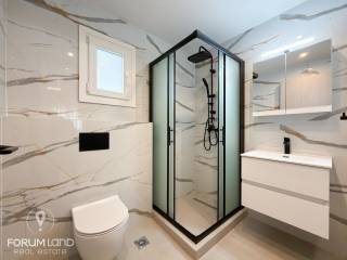Forumland Real Estate, Μπάνιο