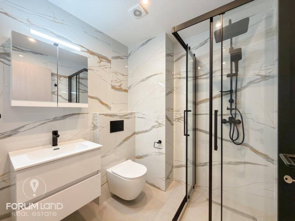 Forumland Real Estate, Μπάνιο