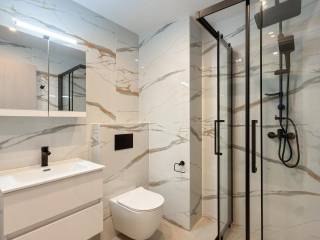 Forumland Real Estate, Μπάνιο