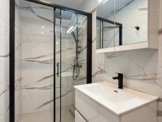 Forumland Real Estate, Μπάνιο